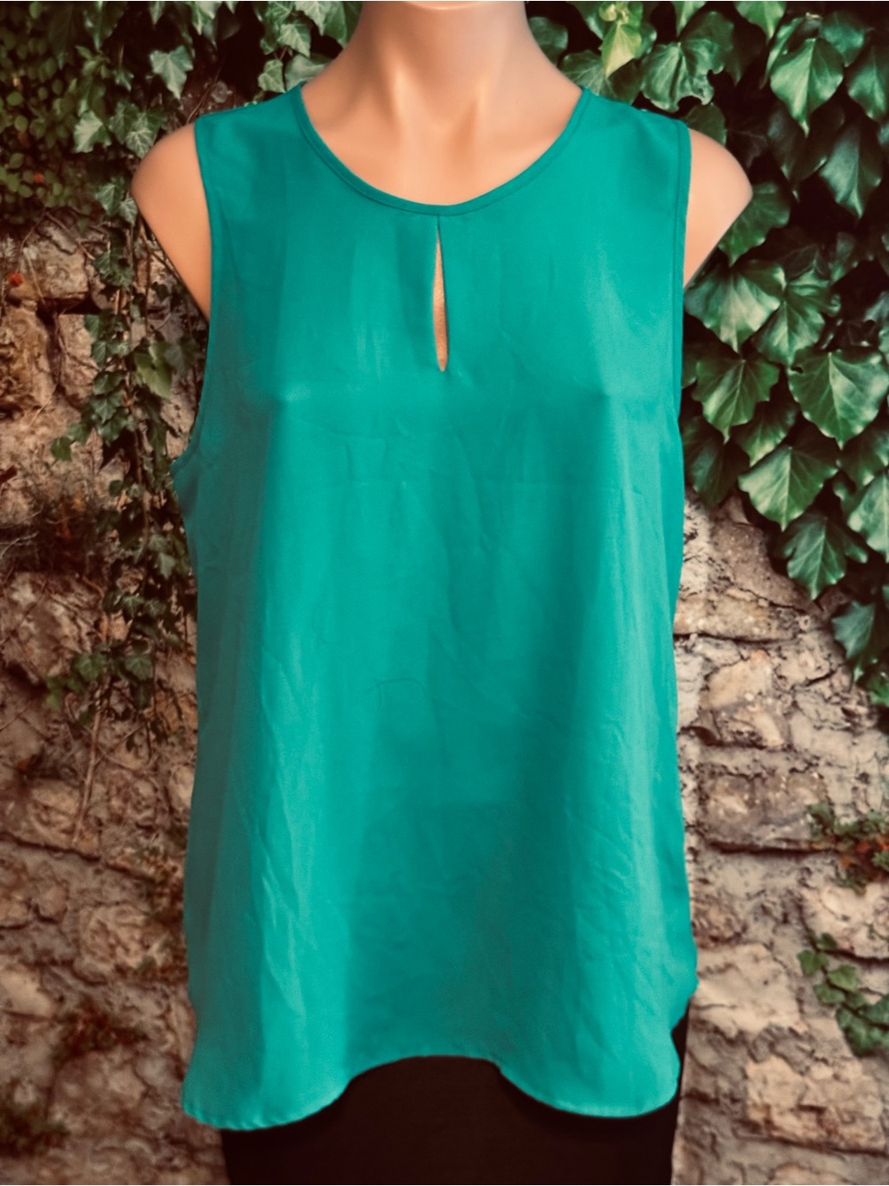 Pretty Sleeveless Teal Keyhole Blouse